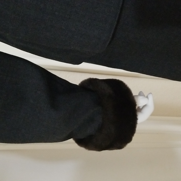 Dark gray Novella Bloom suit with detachable fur cuff - Picture 3 of 7